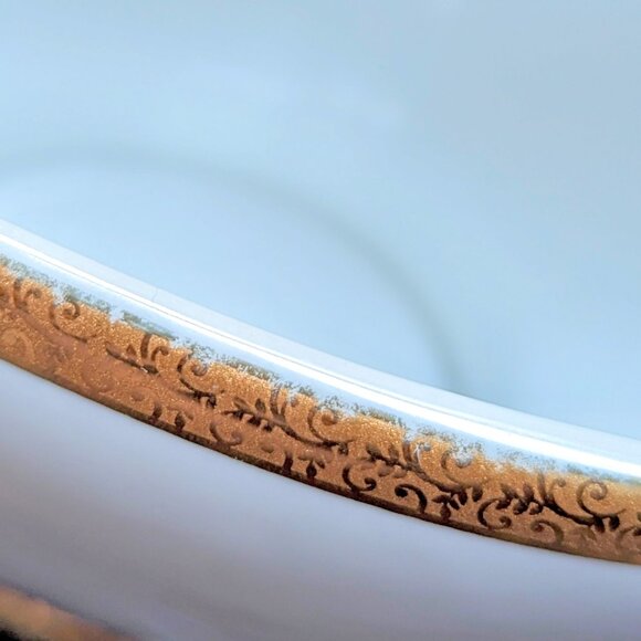 St. Nicholas Square Gravy Boat Laurel Gold Fine Porcelain 18 Karat Dual Band - Picture 6 of 11